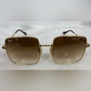 Ray-Ban Sunglasses & Brown Leather Case
